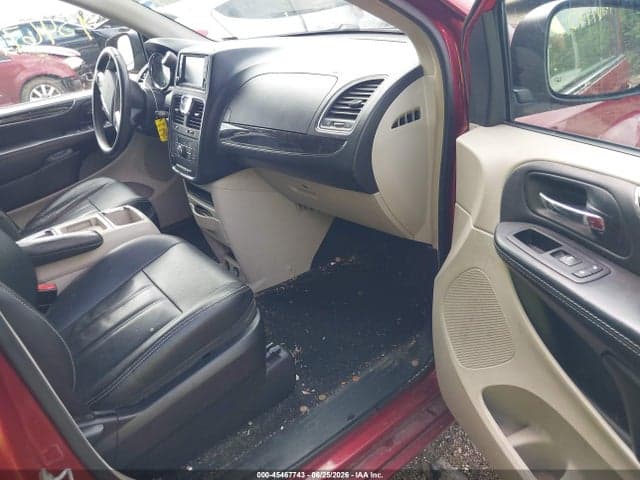2015 CHRYSLER TOWN & COUNTRY 5