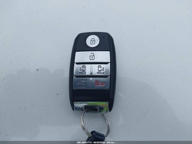 2017 KIA SEDONA LX 11