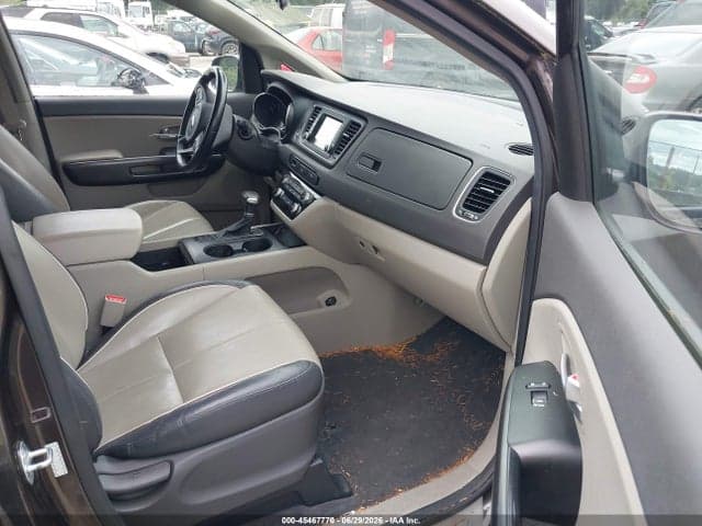2017 KIA SEDONA LX 5