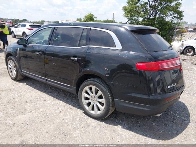 2016 LINCOLN MKT 3