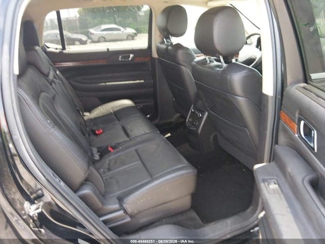 2016 LINCOLN MKT 8