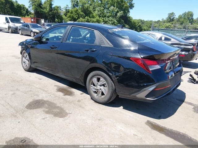 2024 HYUNDAI ELANTRA SE 3