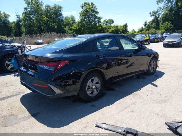 2024 HYUNDAI ELANTRA SE 4
