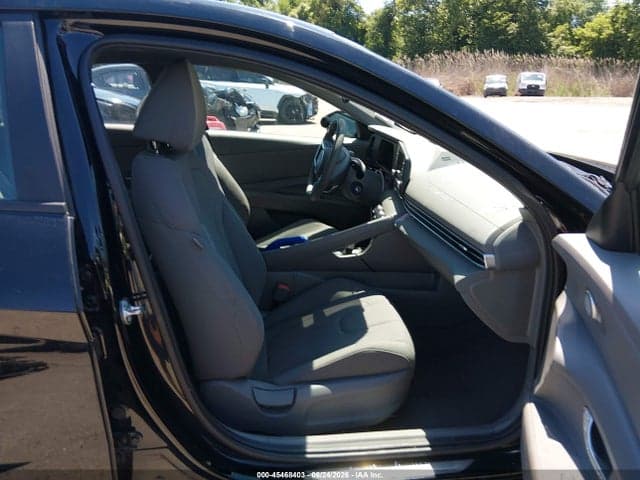 2024 HYUNDAI ELANTRA SE 5