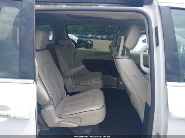 2017 CHRYSLER PACIFICA LIMITED 8
