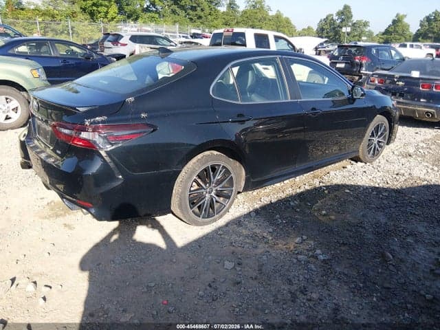 2022 TOYOTA CAMRY SE 4