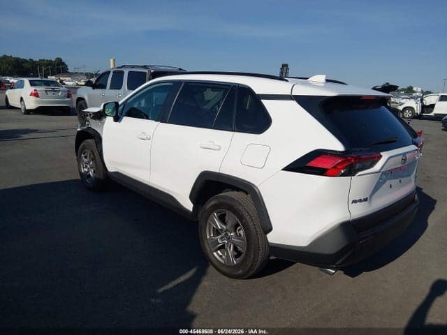 2024 TOYOTA RAV4 XLE 3