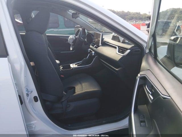 2024 TOYOTA RAV4 XLE 5