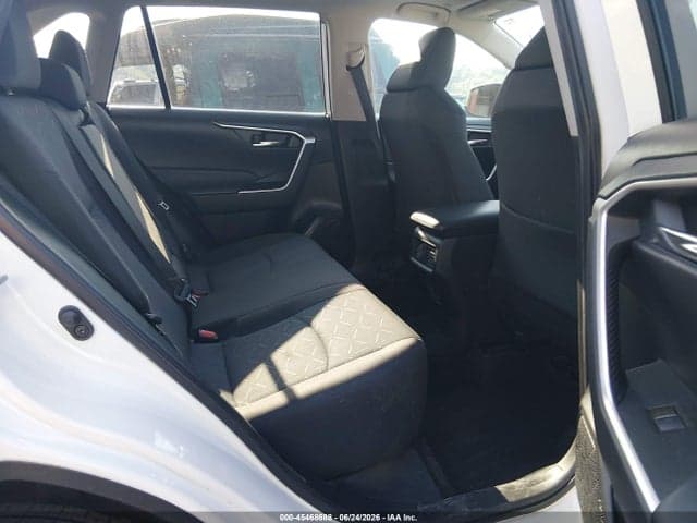 2024 TOYOTA RAV4 XLE 8