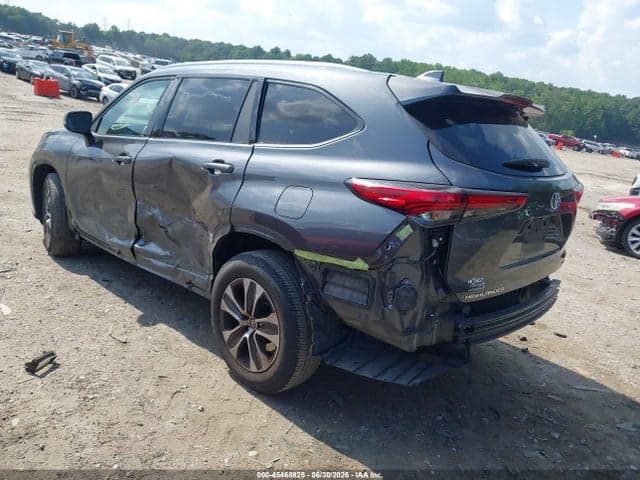 2021 TOYOTA HIGHLANDER XLE 3