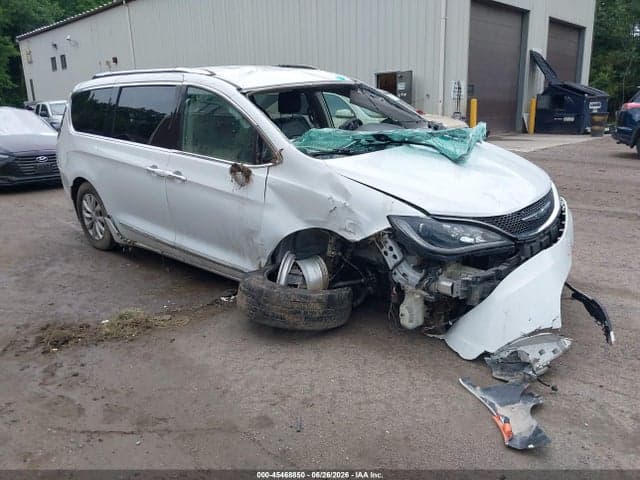 2018 CHRYSLER PACIFICA TOURING L 1
