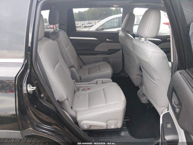 2019 TOYOTA HIGHLANDER XLE 8