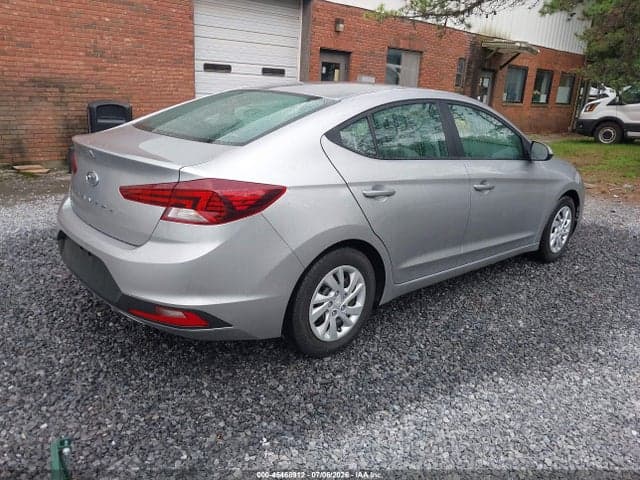 2020 HYUNDAI ELANTRA SE 4