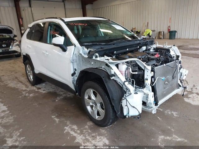 2021 TOYOTA RAV4 XLE 1