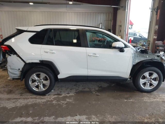 2021 TOYOTA RAV4 XLE 14