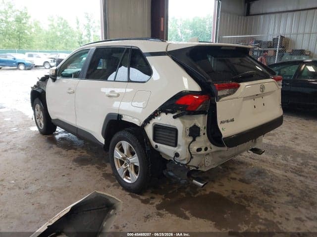 2021 TOYOTA RAV4 XLE 3