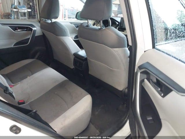 2021 TOYOTA RAV4 XLE 8