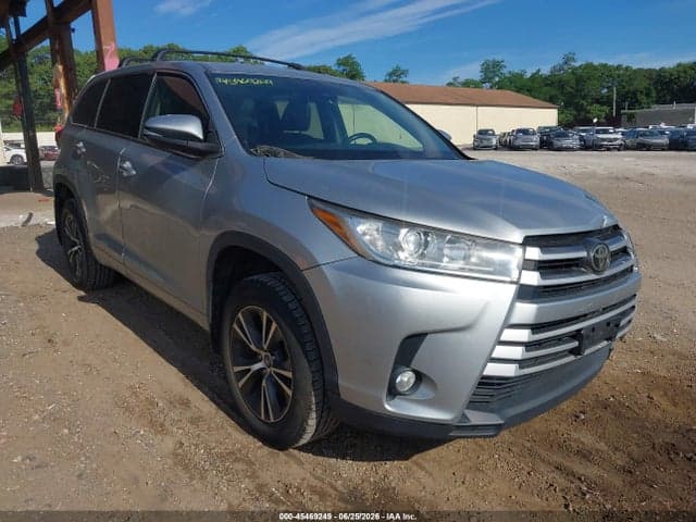 2017 TOYOTA HIGHLANDER LE PLUS 1