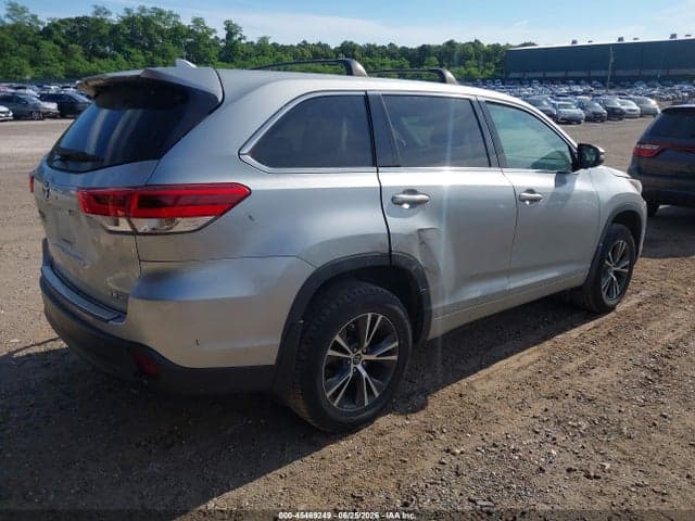 2017 TOYOTA HIGHLANDER LE PLUS 4