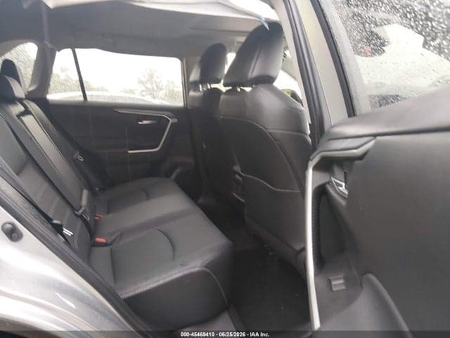 2025 TOYOTA RAV4 XLE PREMIUM 8