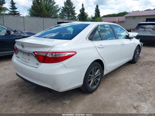 2017 TOYOTA CAMRY SE 4