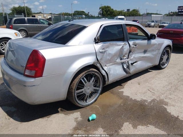 2005 CHRYSLER 300 TOURING 4