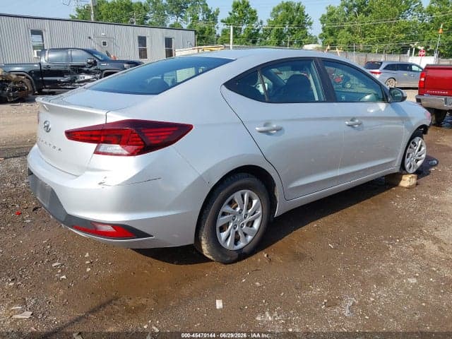 2019 HYUNDAI ELANTRA SE 4