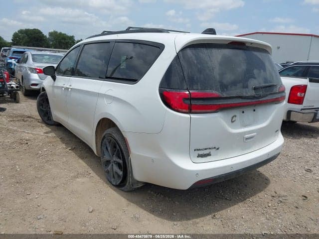 2023 CHRYSLER PACIFICA TOURING 3