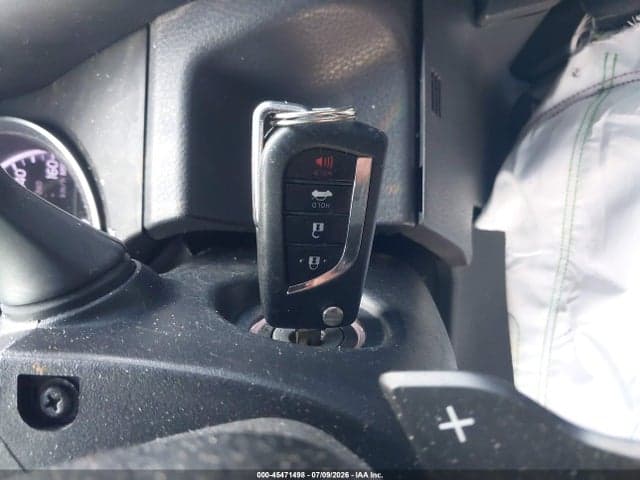 2019 TOYOTA CAMRY SE 11