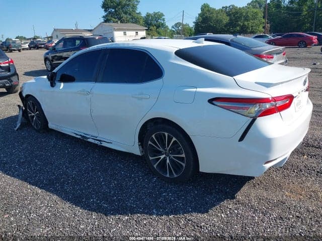 2019 TOYOTA CAMRY SE 3