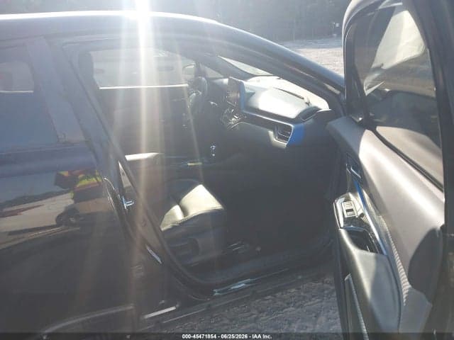 2019 TOYOTA C-HR XLE 5