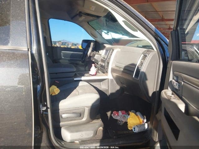 2017 RAM 1500 SLT 4X2 6'4 BOX 5