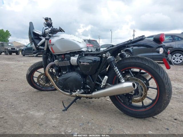 2017 TRIUMPH MOTORCYCLE STREET TWIN 3