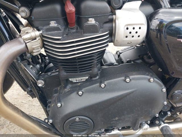 2017 TRIUMPH MOTORCYCLE STREET TWIN 9