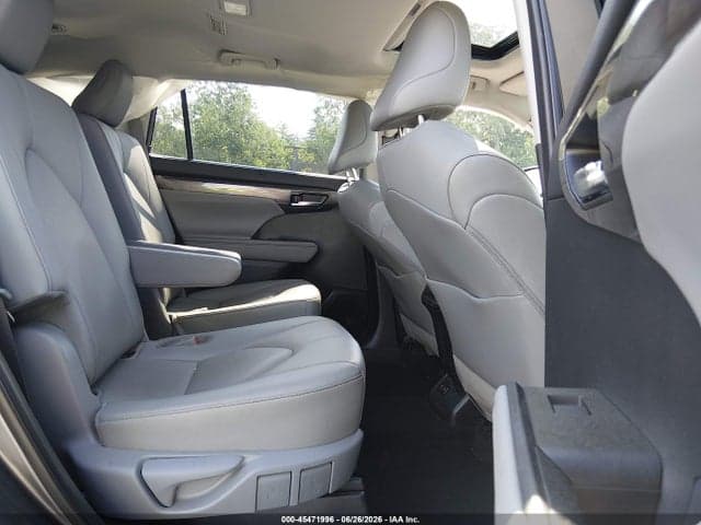 2021 TOYOTA HIGHLANDER LIMITED 8