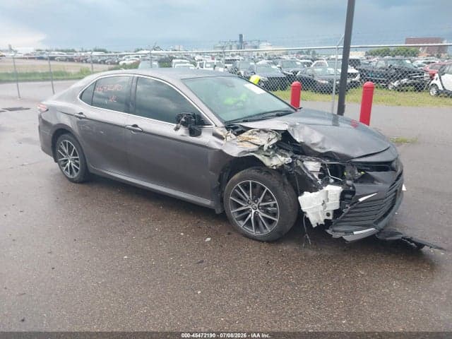 2022 TOYOTA CAMRY XLE AWD - 1