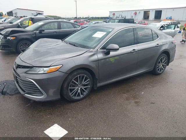 2022 TOYOTA CAMRY XLE AWD 2