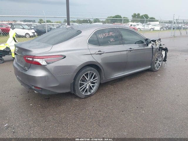 2022 TOYOTA CAMRY XLE AWD 4