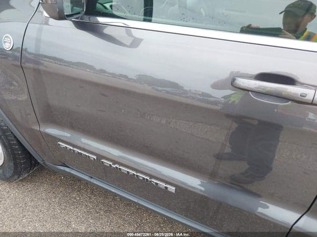 2020 JEEP GRAND CHEROKEE LAREDO E 4X4 16