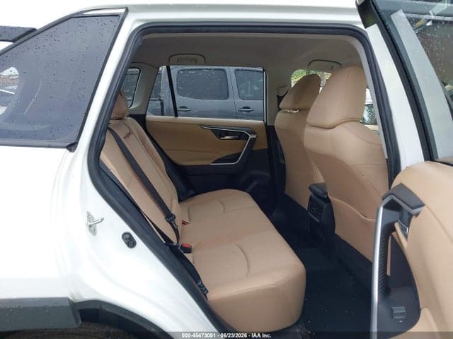 2025 TOYOTA RAV4 XLE 8