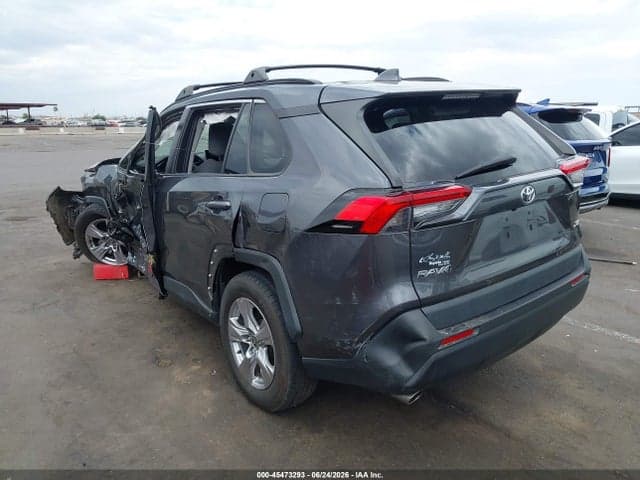 2023 TOYOTA RAV4 XLE 3