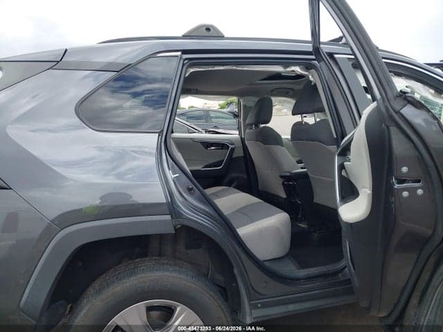 2023 TOYOTA RAV4 XLE 8