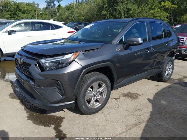 2022 TOYOTA RAV4 XLE 2