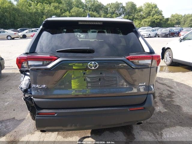 2022 TOYOTA RAV4 XLE 16