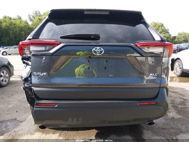 2022 TOYOTA RAV4 XLE 17