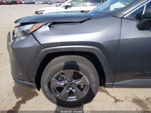 2022 TOYOTA RAV4 XLE 19