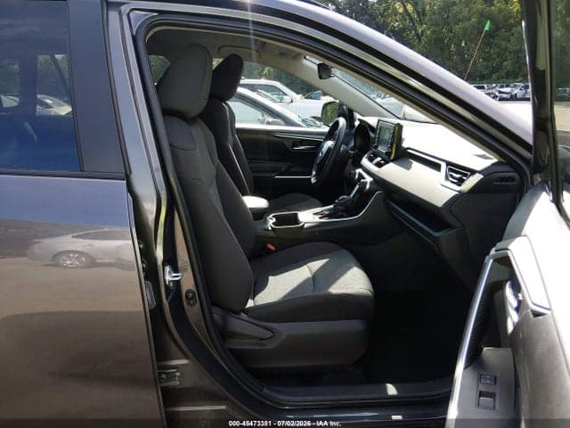 2022 TOYOTA RAV4 XLE 5