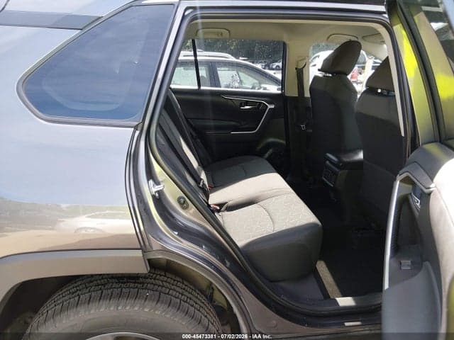 2022 TOYOTA RAV4 XLE 8