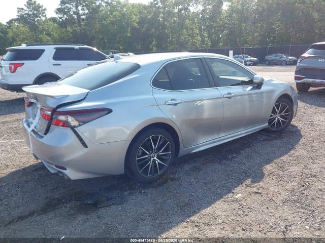 2021 TOYOTA CAMRY SE 4