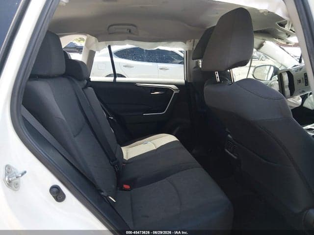 2020 TOYOTA RAV4 XLE 8